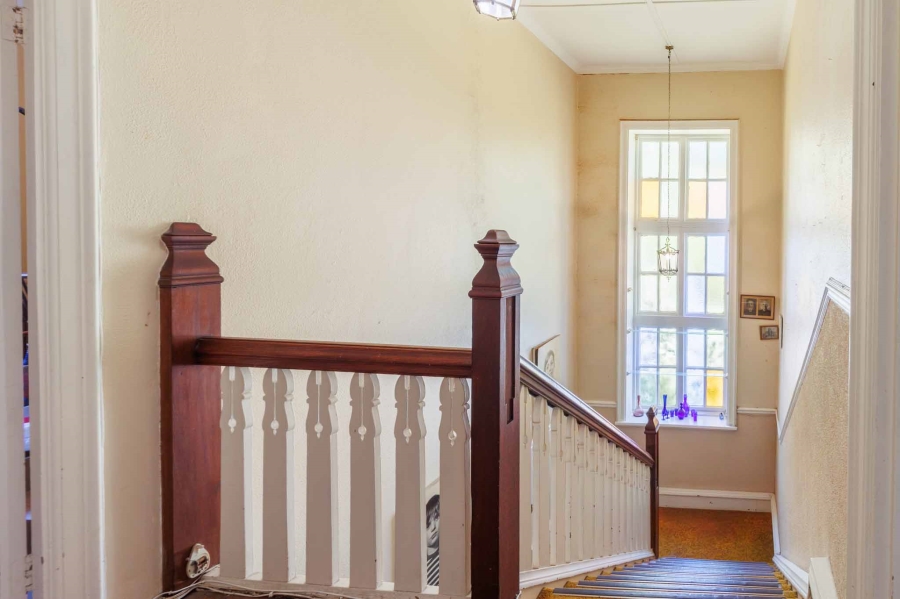 6 Bedroom Property for Sale in Fresnaye Western Cape